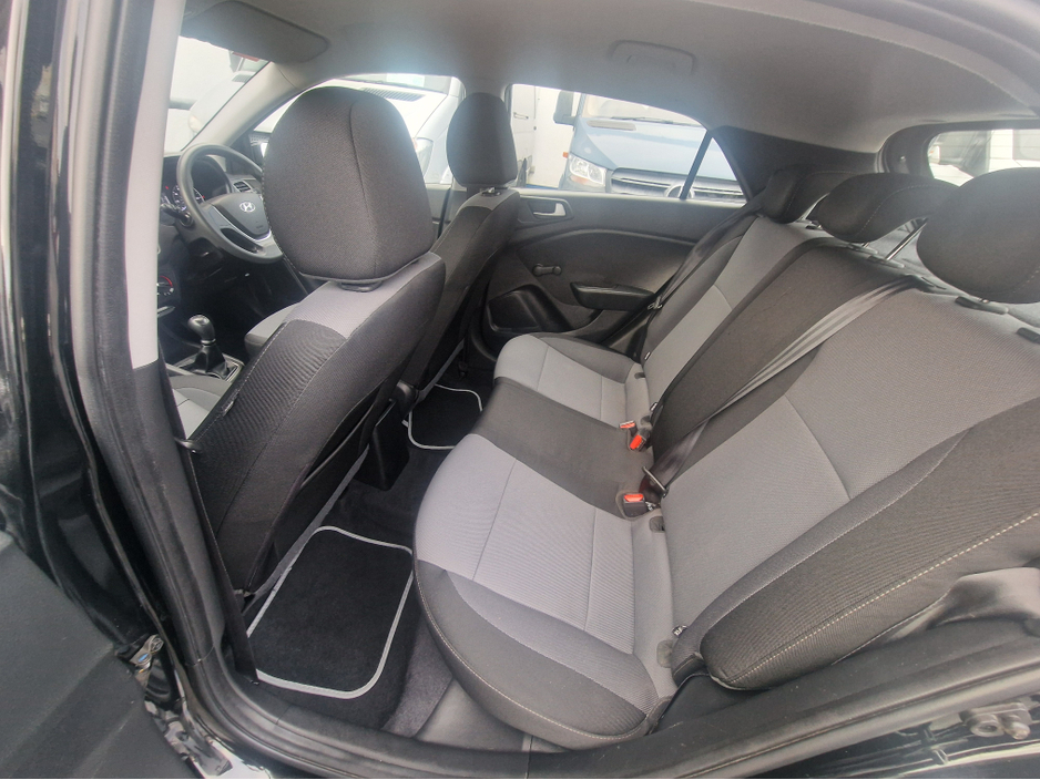 2017 Hyundai i20 - image 20