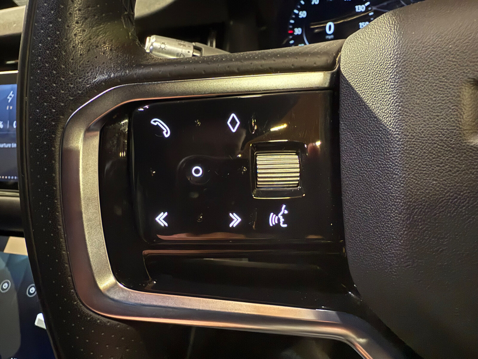 2022 Land Rover Range Rover Evoque - image 18