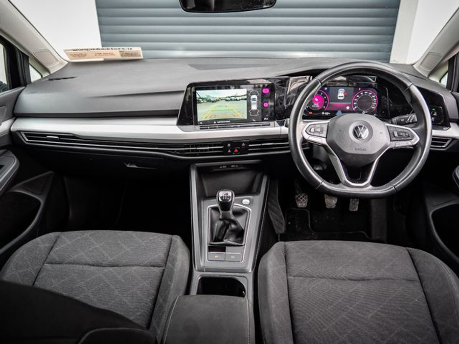 2021 Volkswagen Golf - image 7