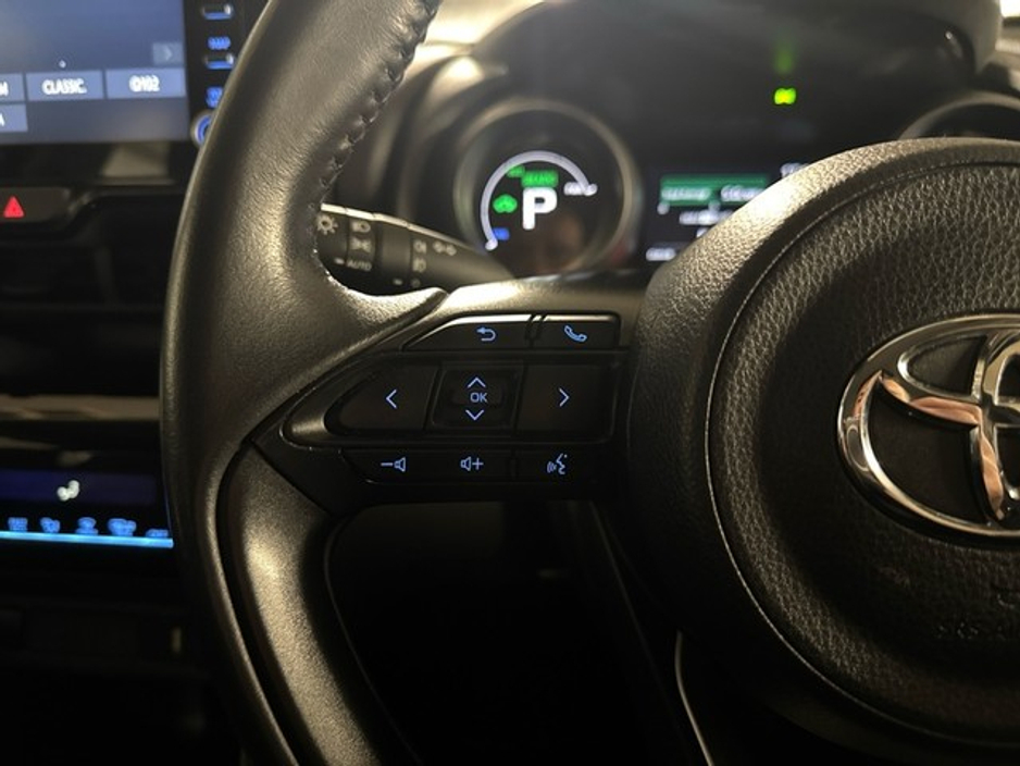 2022 Toyota Yaris Cross LUNA HYBRID AUTOMATIC // REAR CAMERA // AIR CON // SMART ENTRY/SMART START // TOYOTA SAFETY SENSE // FULL WARRANTY €25,945