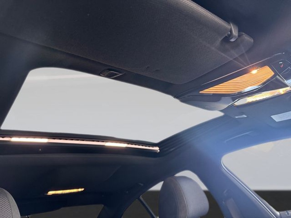 2020 BMW 5 Series - image 16