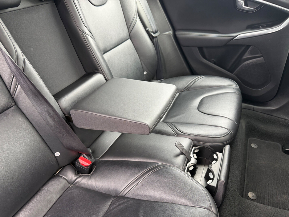 2014 Volvo V40 - image 20