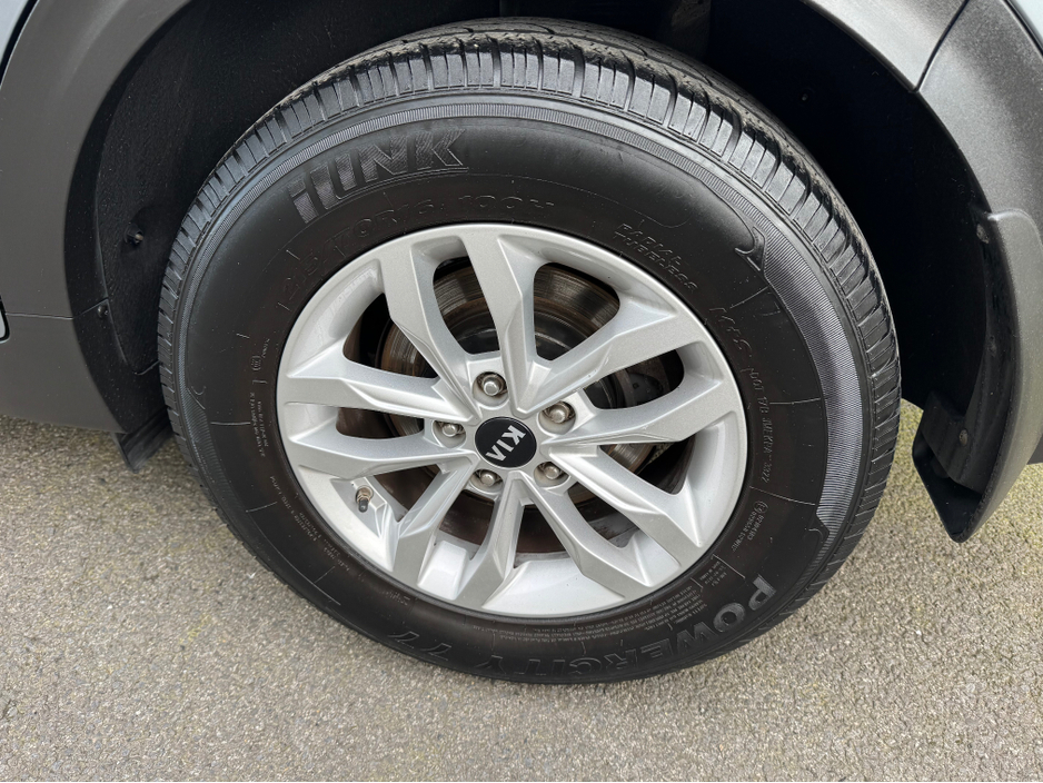 2021 Kia Sportage - image 9