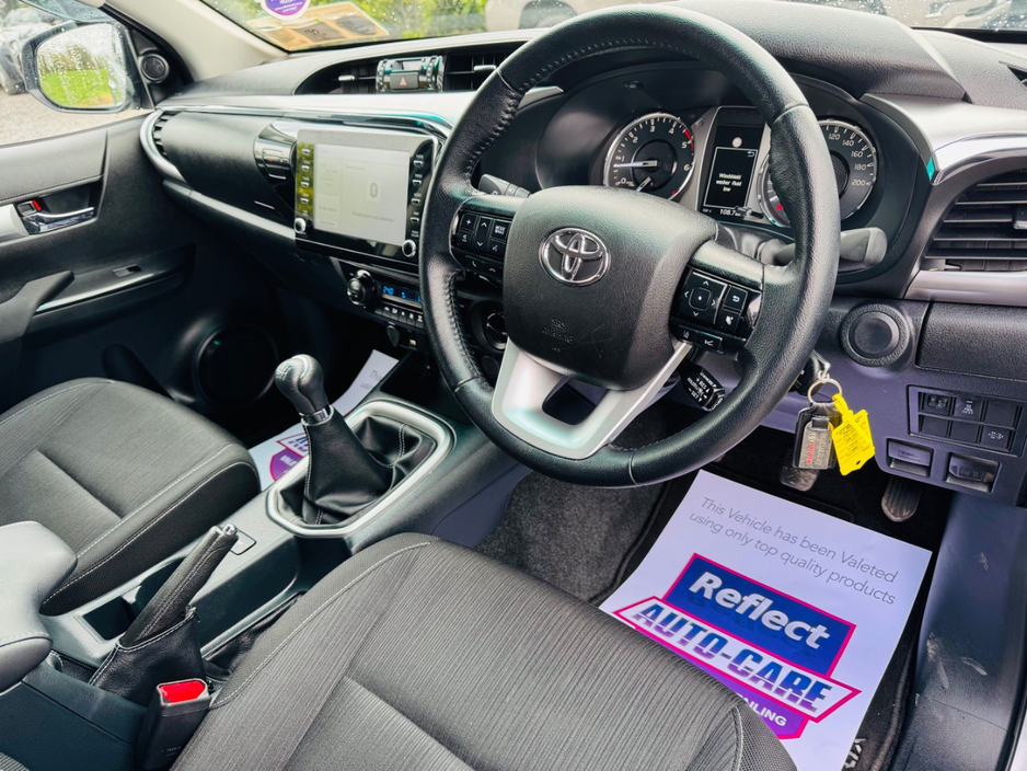 2017 Toyota Hilux - image 12