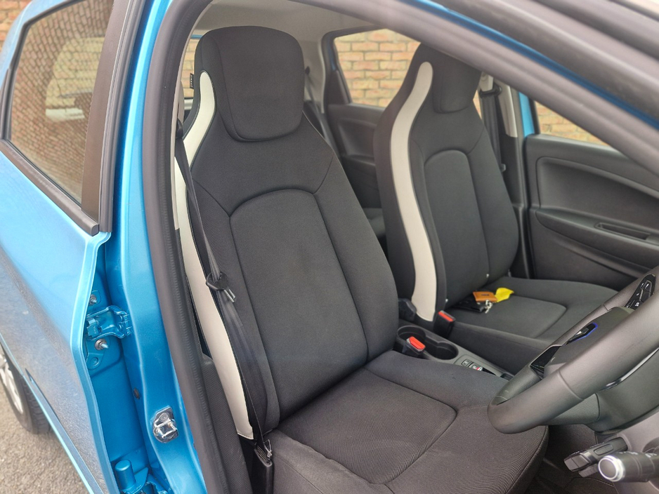2020 Renault Zoe - image 25