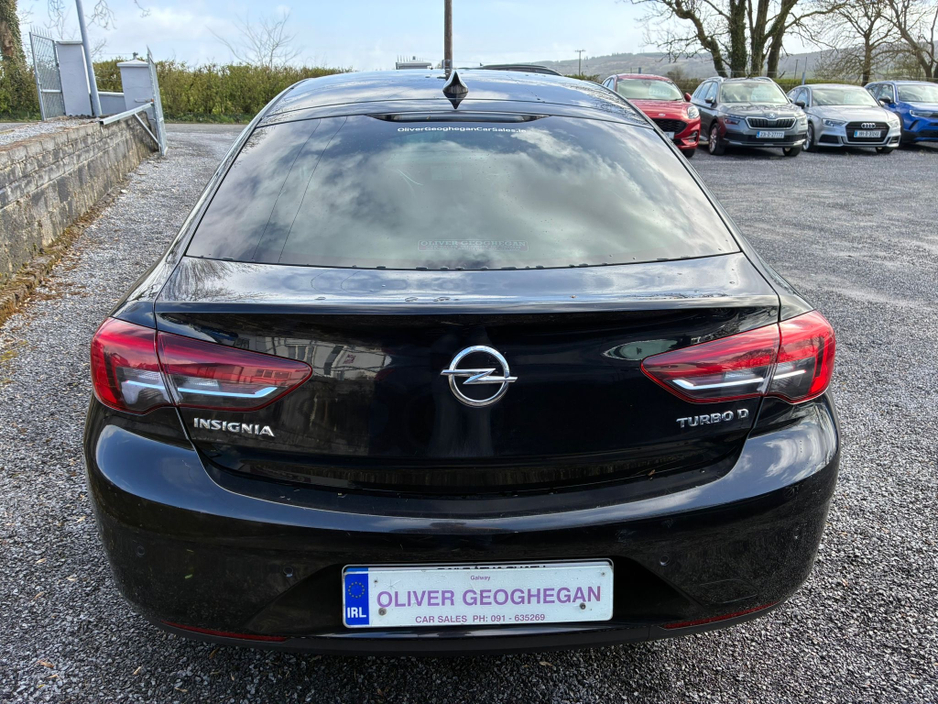 2018 Opel Insignia - image 13