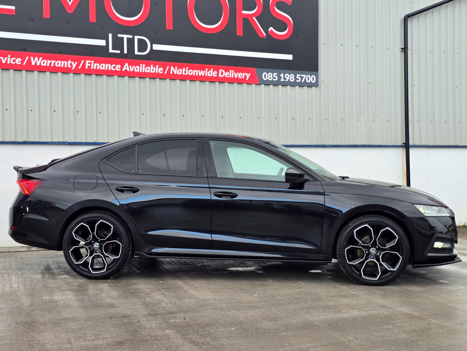 2022 Skoda Octavia - image 5