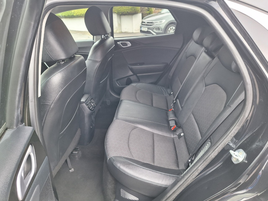 2023 Kia XCeed - image 8