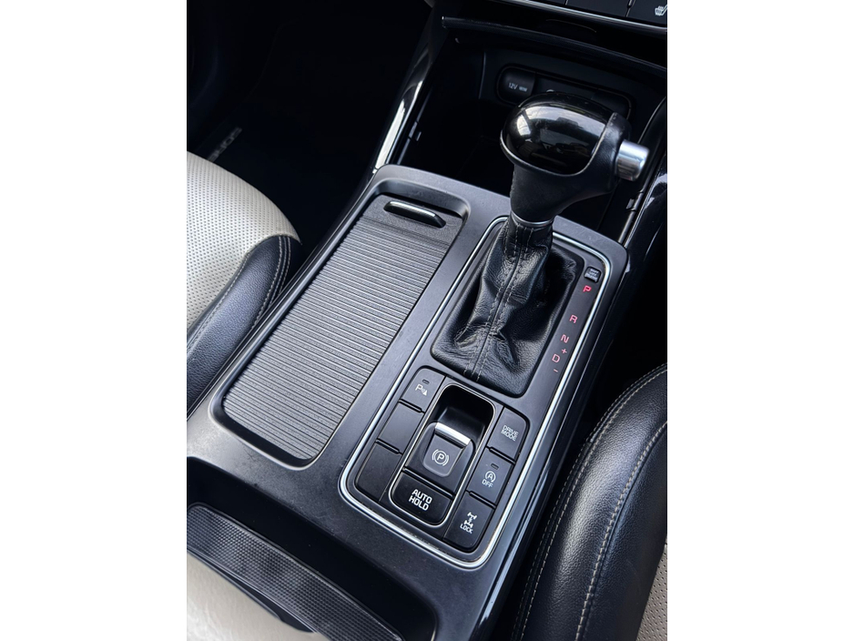 2017 Kia Sorento - image 36