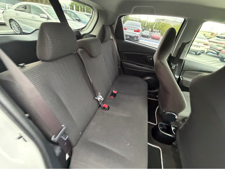 2019 Toyota Yaris - image 23