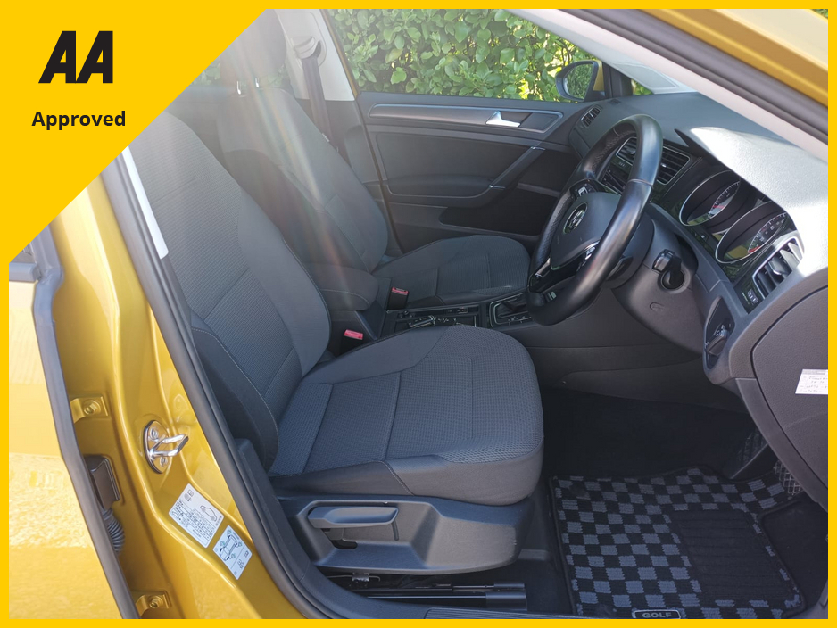 2017 Volkswagen Golf - image 2