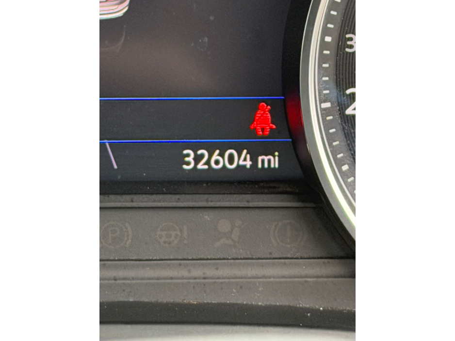 2023 Volkswagen Touareg - image 14