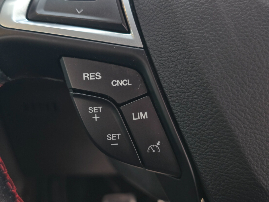 2020 Ford Mondeo - image 25