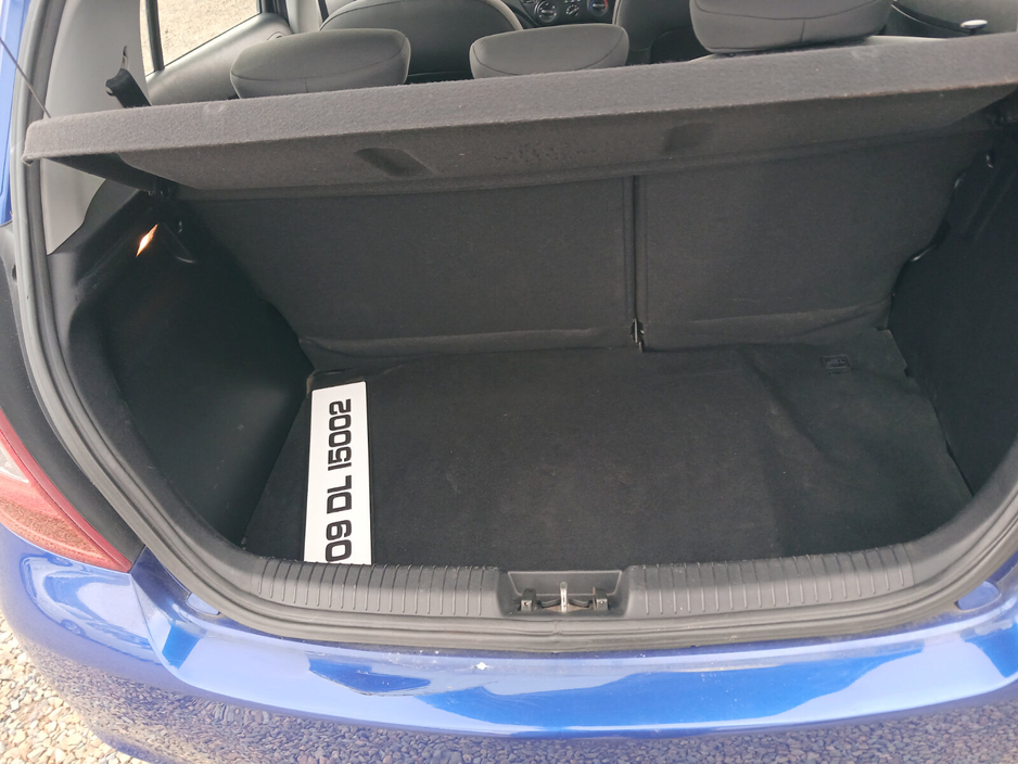 2009 Hyundai i20 - image 11