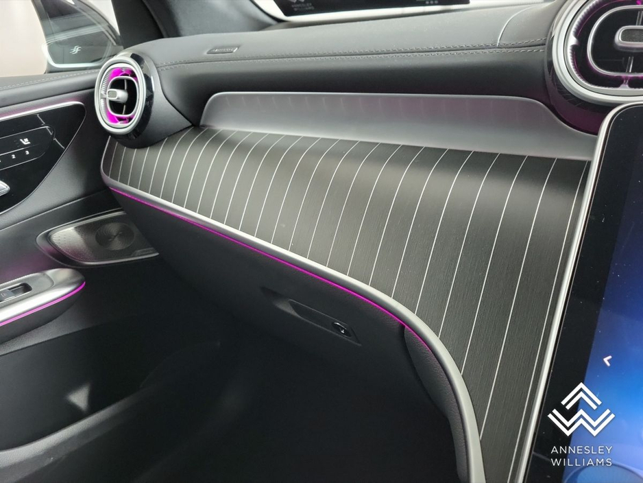 2025 Mercedes-Benz GLC Class - image 27