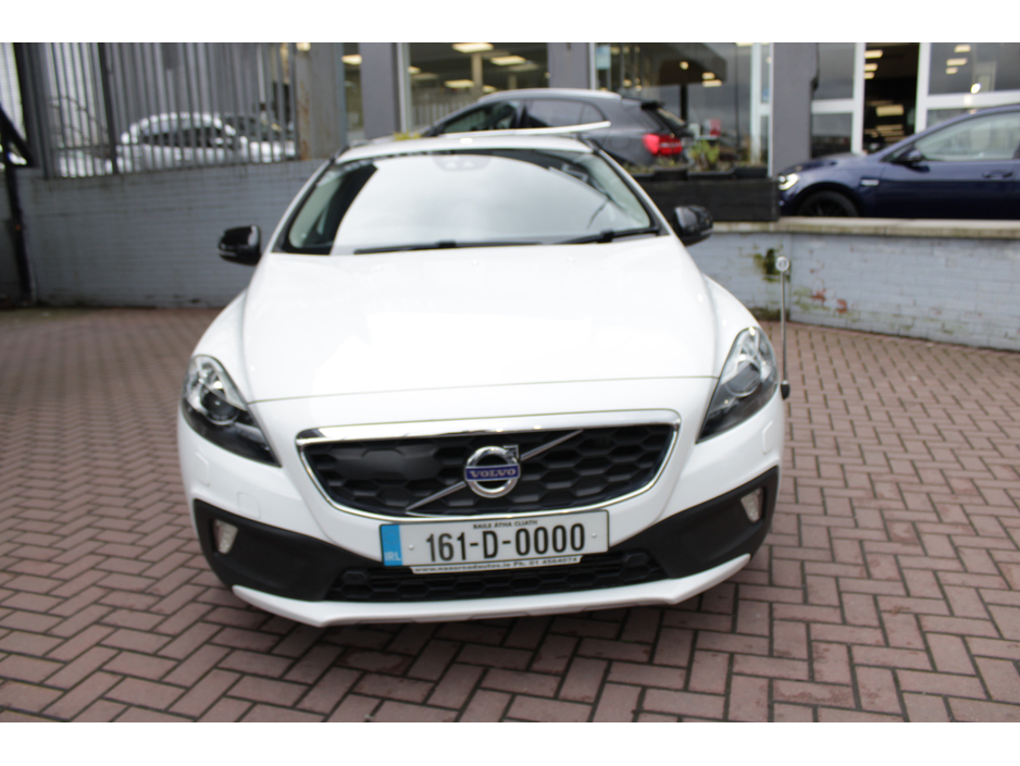 2016 Volvo V40 Cross Country - image 9