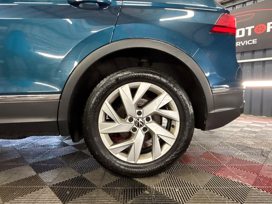 2022 Volkswagen Tiguan - image 18