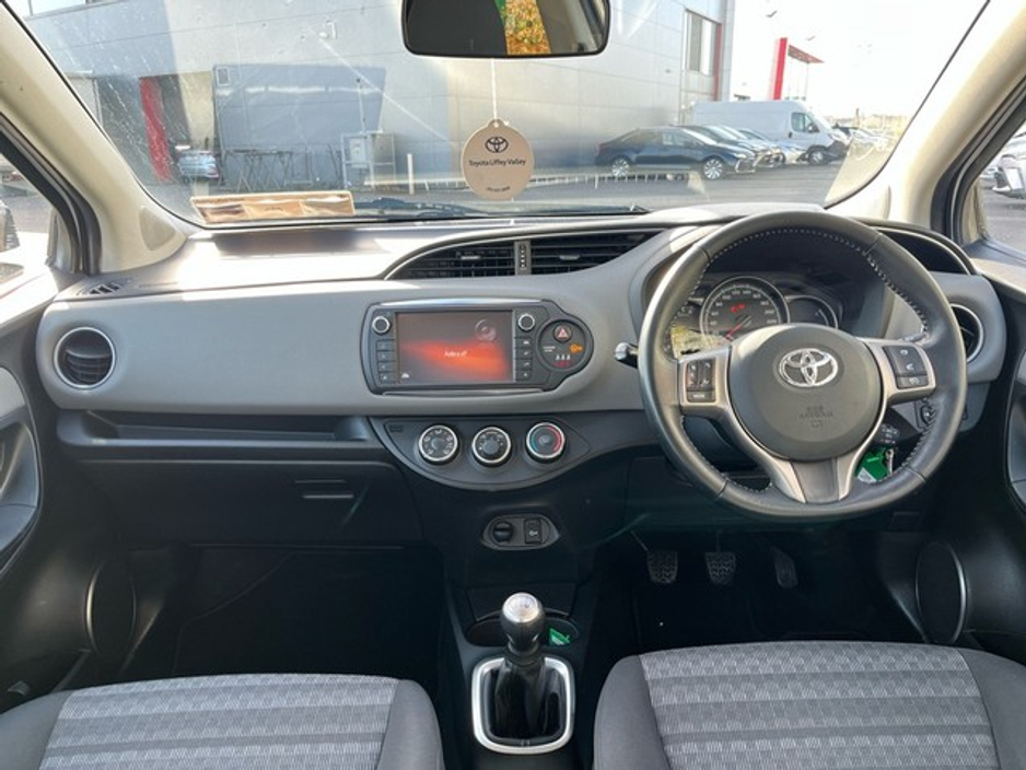 2017 Toyota Yaris - image 8