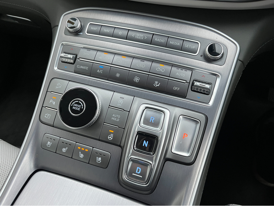 2022 Hyundai Santa Fe 7 SEATER EXECUTIVE PLUS AUTOMATIC 2.2 DIESEL //MASSIVE SPEC//KRELL SOUND SYSTEM//HEATED AND COOLED SEATS//FULL LEATHER ELECTRIC SEATS// €39,950