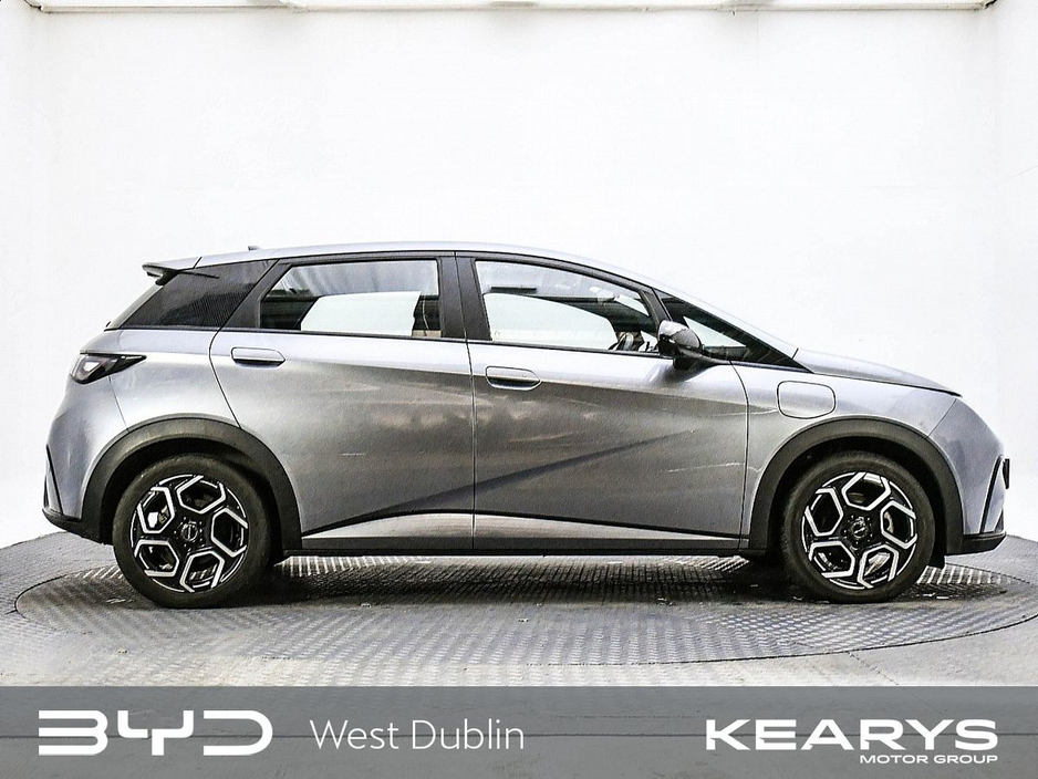 2024 BYD Dolphin - image 3