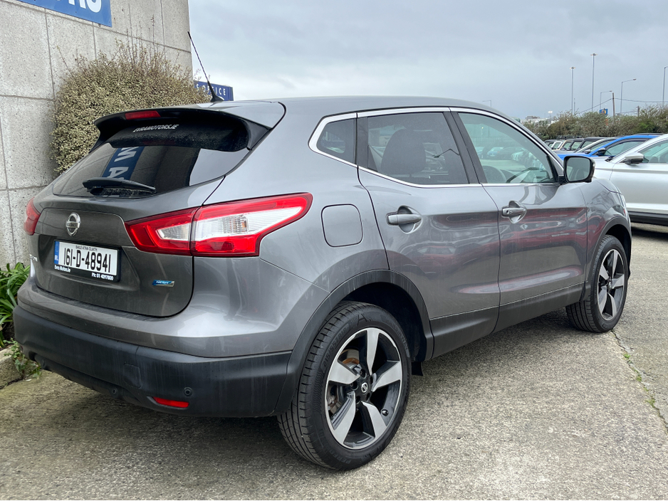 2016 Nissan Qashqai - image 4