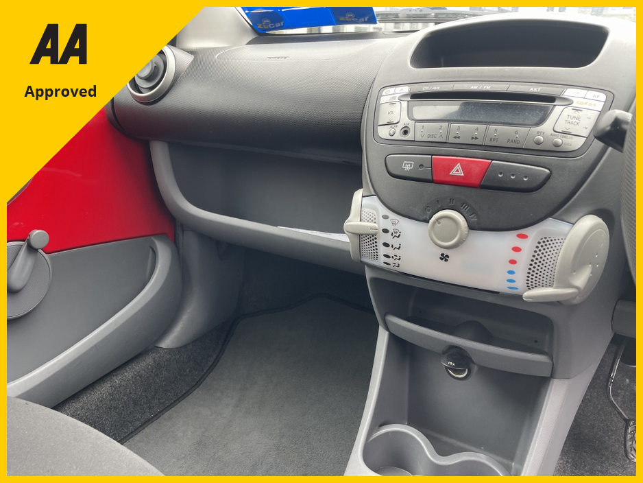 2011 Toyota Aygo - image 3