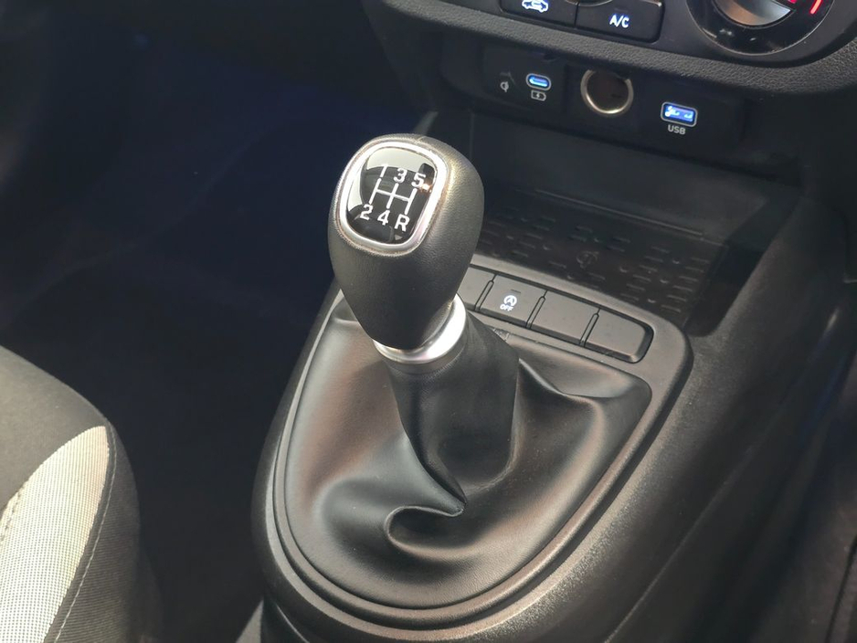 2023 Hyundai i10 - image 16