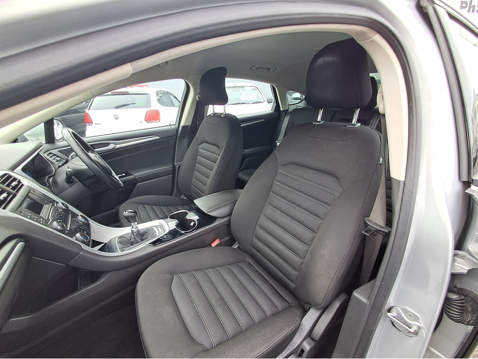 2016 Ford Mondeo - image 14