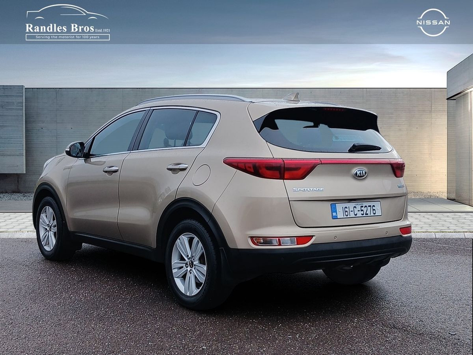 2016 Kia Sportage - image 2