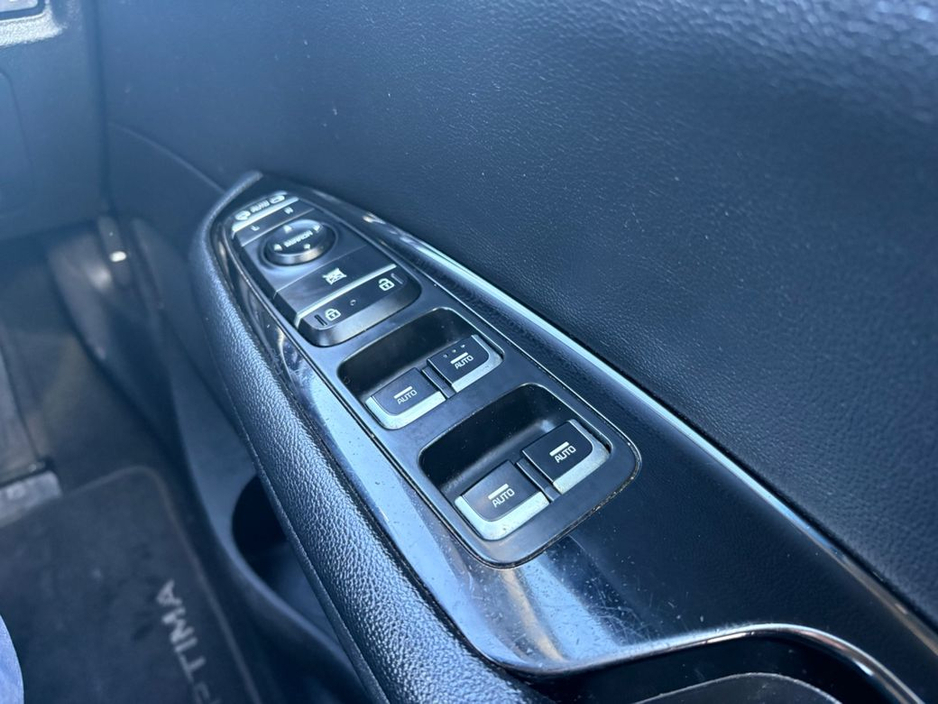 2019 Kia Optima - image 12