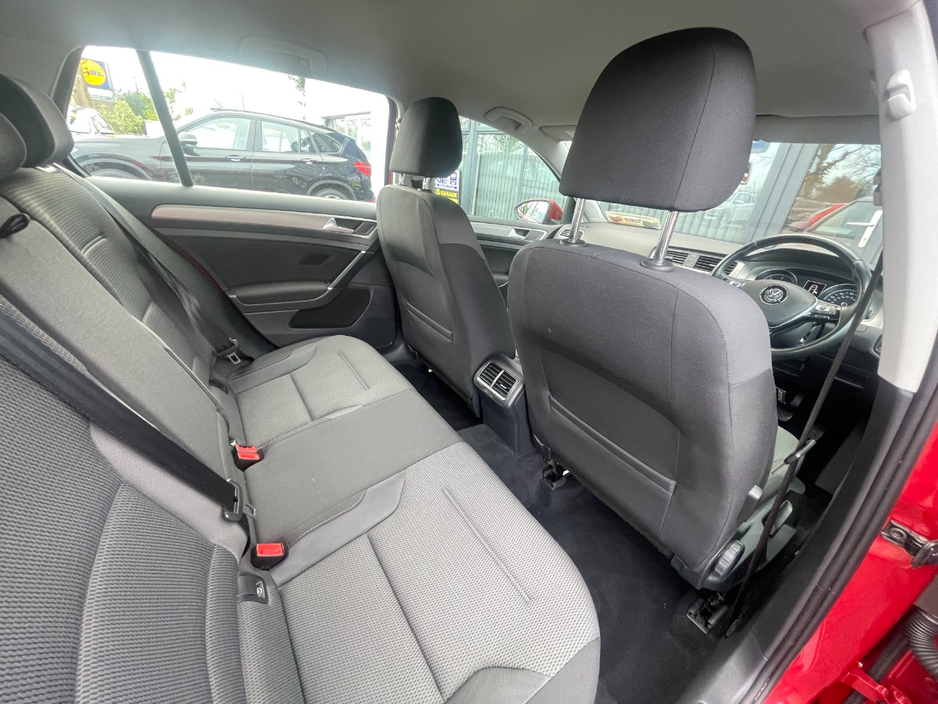 2016 Volkswagen Golf - image 8
