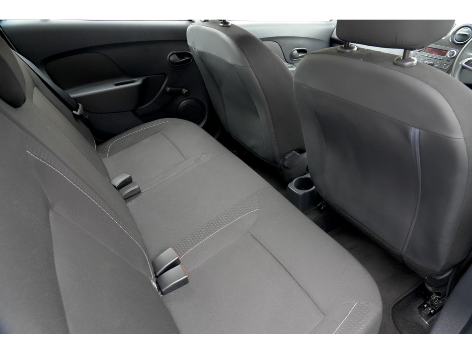 2018 Dacia Sandero - image 4