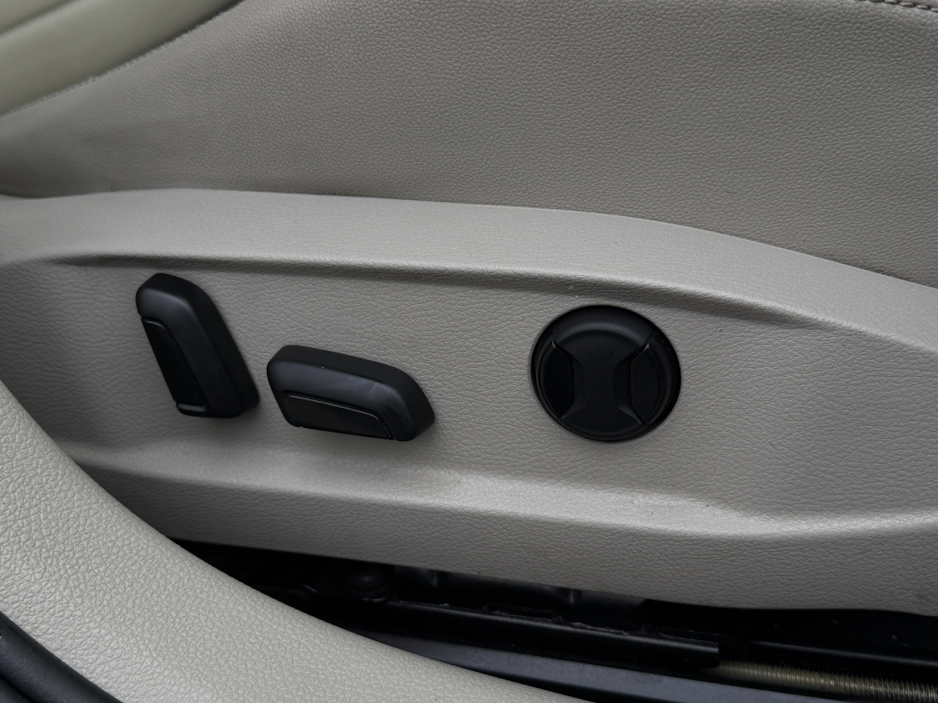 2015 Volkswagen Golf - image 11