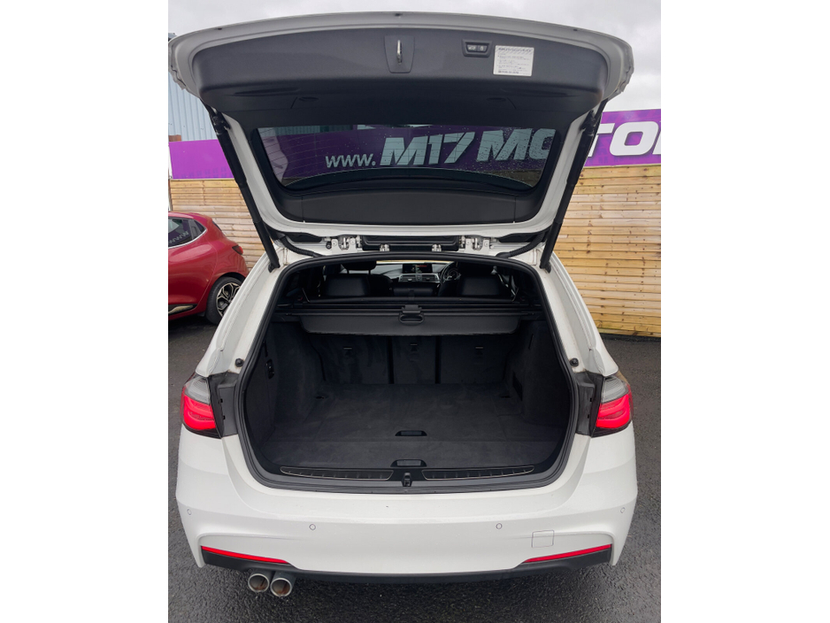 2016 BMW 3 Series - image 7