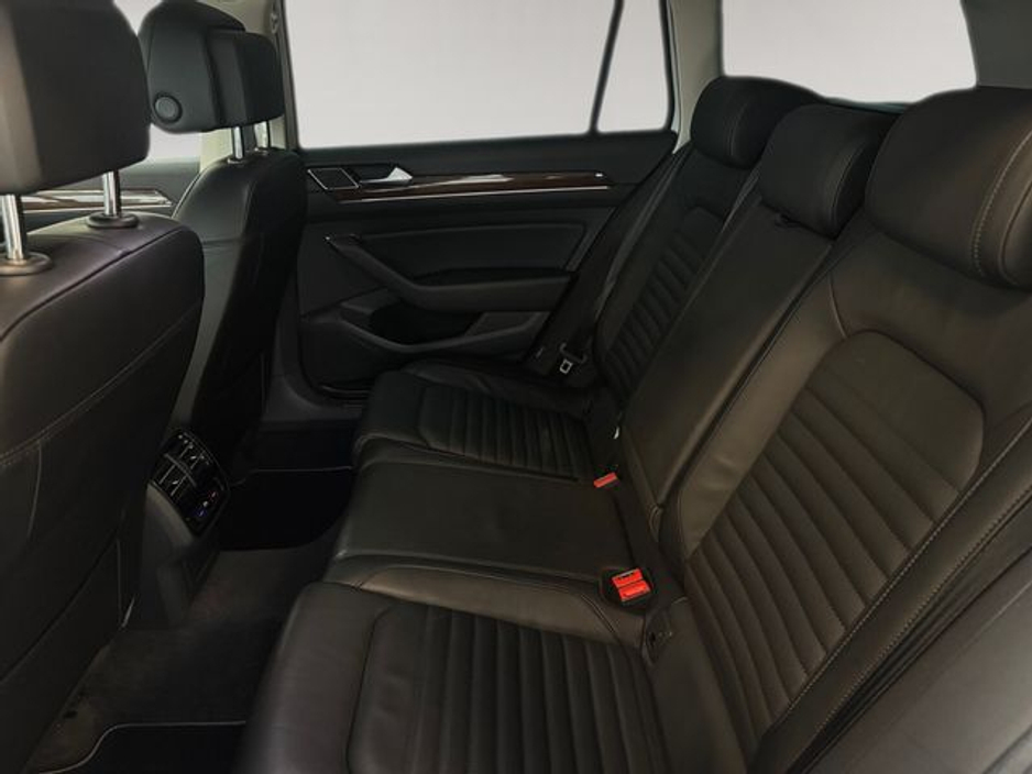2019 Volkswagen Passat - image 16