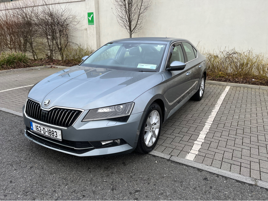 2016 Skoda Superb - image 3