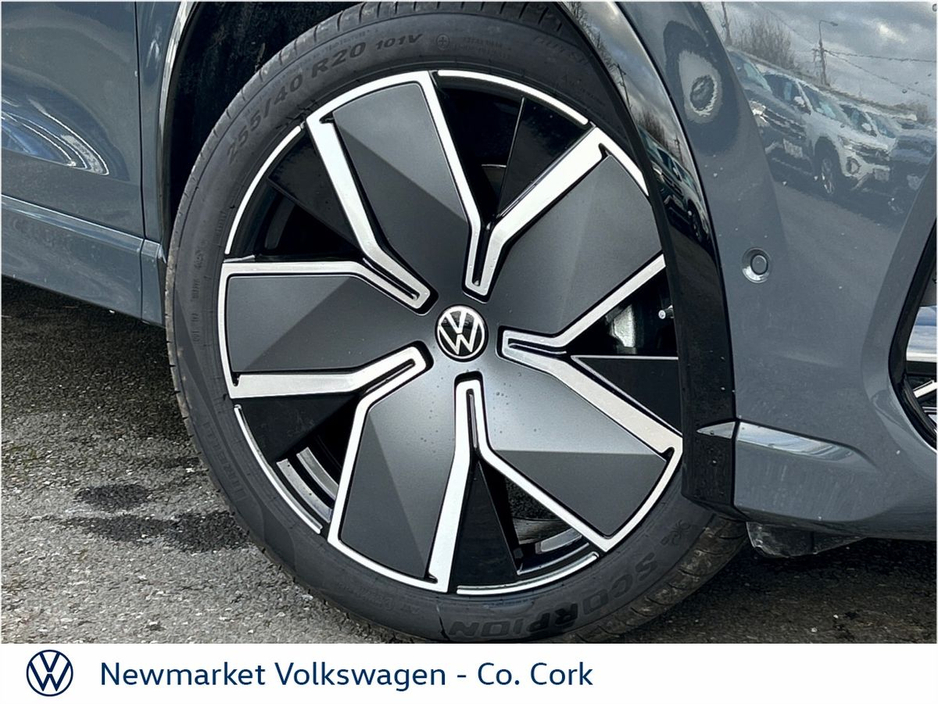 2026 Volkswagen Tiguan - image 2