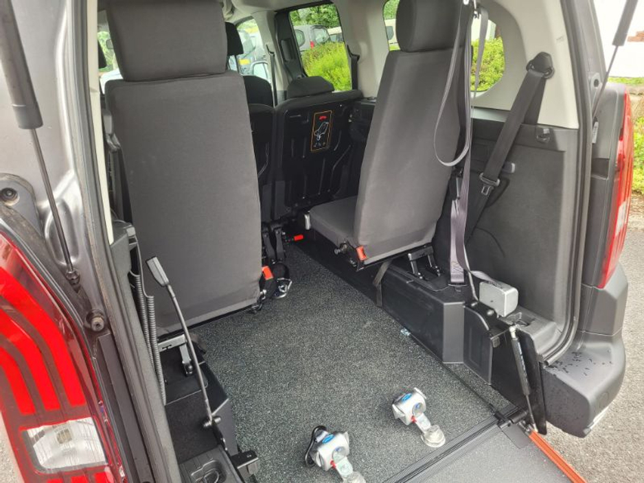 2023 Peugeot Rifter - image 20