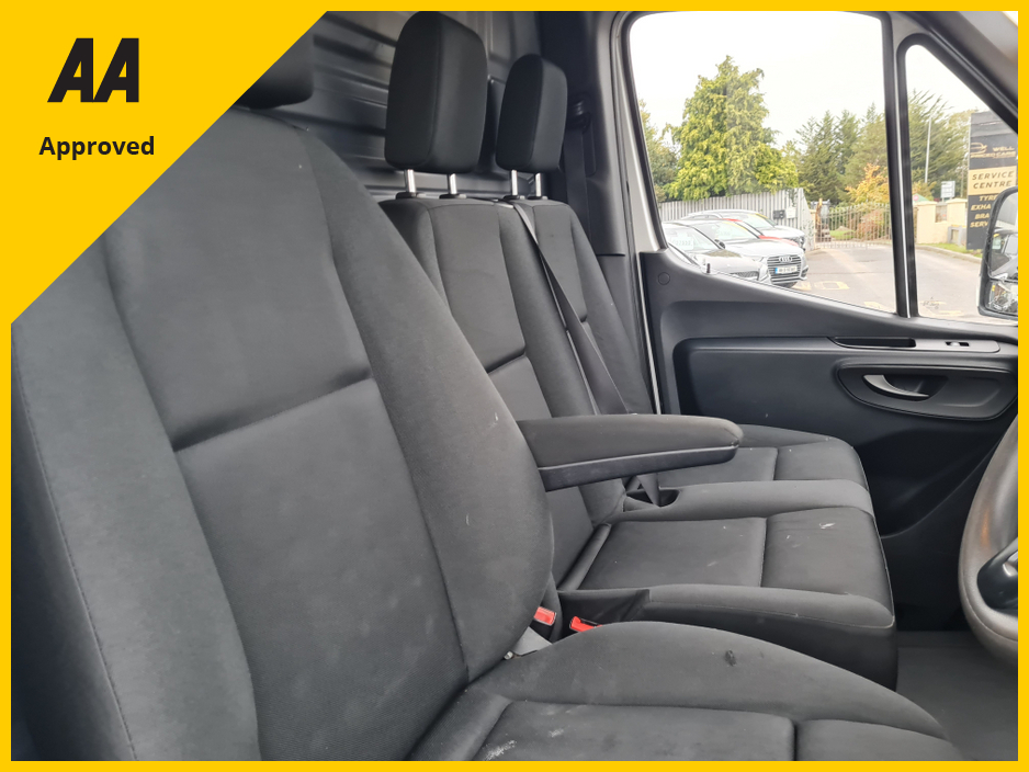 2019 Mercedes-Benz Sprinter - image 25