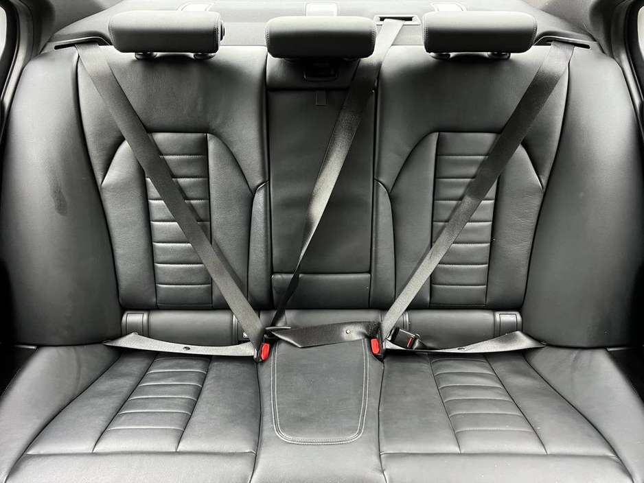 2021 BMW 3 Series - image 12