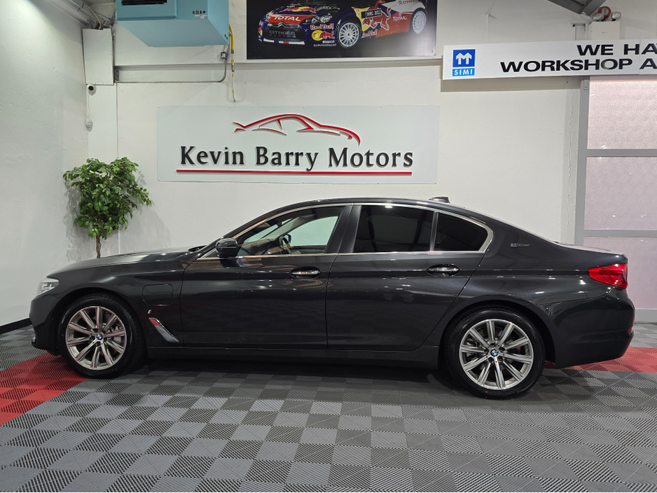 2018 BMW 5 Series - image 5