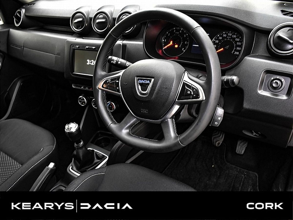 2020 Dacia Duster - image 6