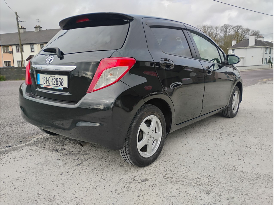 2013 Toyota Vitz - image 2