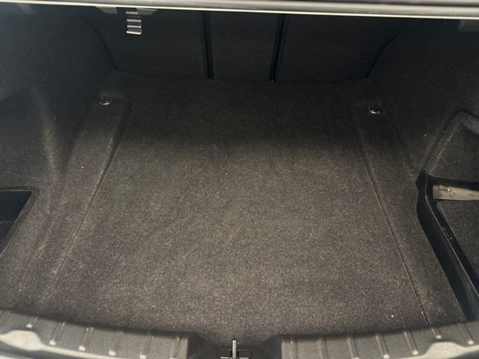 2015 BMW 3 Series - image 18