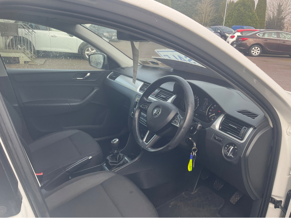 2014 Skoda Rapid - image 3