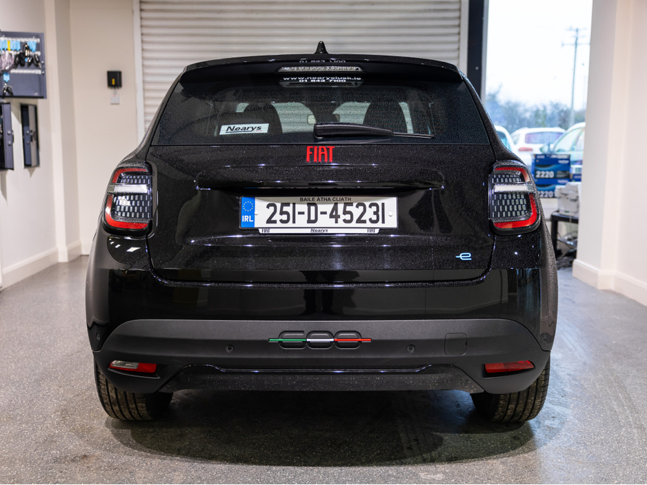 2025 Fiat 600 - image 5