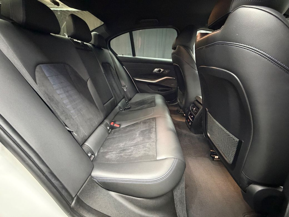 2019 BMW 3 Series - image 32