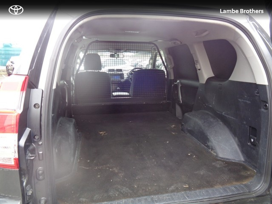 2018 Toyota Landcruiser - image 9