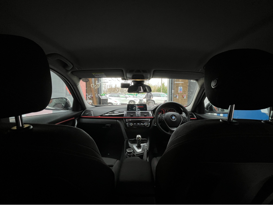 2016 BMW 3 Series - image 15