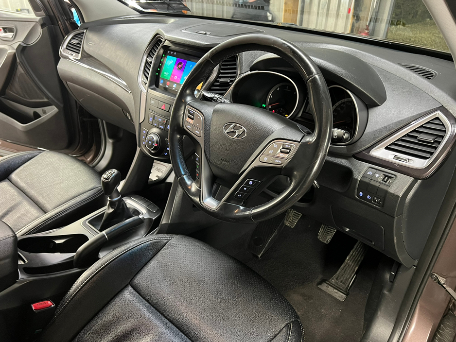 2014 Hyundai Santa Fe - image 5